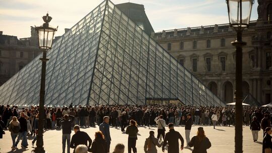 Louvre öffnet nach Einbruch Galerie wieder – ohne Schätze
