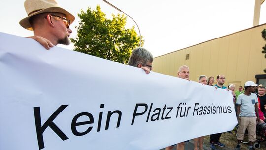 Statistik: Rassistische Gewalt auf hohem Niveau Statistik: Rassistische Gewalt auf hohem Niveau