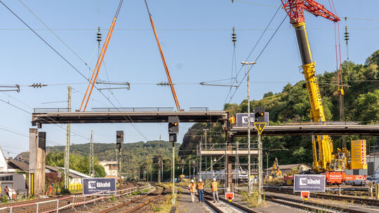 Seit 1890 verband die Linzhausenbrücke den gleichnamigen Linzer Stadtteil mit der Nachbargemeinde Ockenfels. Die inzwischen abri Seit 1890 verband die Linzhausenbrücke den gleichnamigen Linzer Stadtteil mit der Nachbargemeinde Ockenfels. Die inzwischen abri