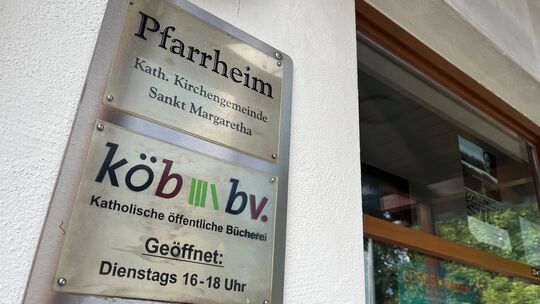 Das Pfarrheim in Holler erinnert per Schriftzug noch an die ehemalige Kirchengemeinde Sankt Margaretha, die inzwischen zur Pfarr