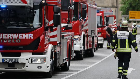 Die Koblenzer Feuerwehr bei einem Einsatz in der Hohenfelder Straße. (Symbolbild)