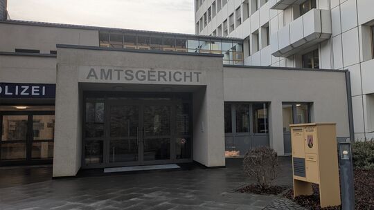 Ein 39-Jähriger ist am Amtsgericht Betzdorf wegen Nötigung zu einer Geldstrafe von 2000 Euro verurteilt worden. Richterin Jung s
