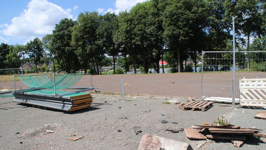 Das Kleinspielfeld hat der VfR selbst abgebaut – aktuell werden die Pläne für die neuen Tennisplätze und der Standort für Kleins
