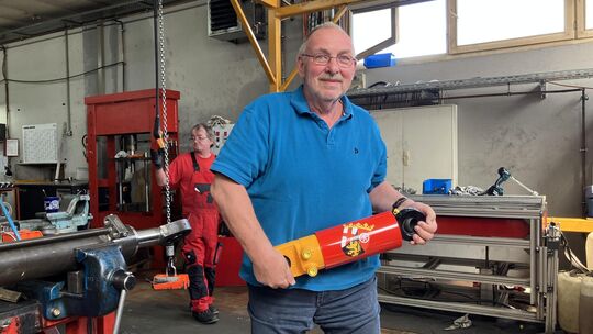 Hartmut Bauerfeld hat die CNC-Fertigungstechnik-Firma mit heutigen Sitz in Birkenfeld gegründet. Der 71-Jährige hat dabei so man
