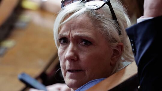 Le Pen legt Revision ein – Wahlkampfstart ohne Fußfessel Le Pen legt Revision ein – Wahlkampfstart ohne Fußfessel