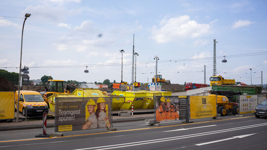 Am Bahnhof in Ehrenbreitstein wird seit einiger Zeit gebaut. Am Bahnhof in Ehrenbreitstein wird seit einiger Zeit gebaut.