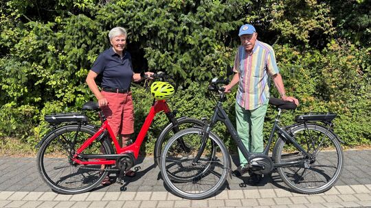 Die Eheleute von Stackelberg sind begeisterte Radfahrer. Sie appellieren an alle, die mit dem Rad unterwegs sind: „Tragt einen H