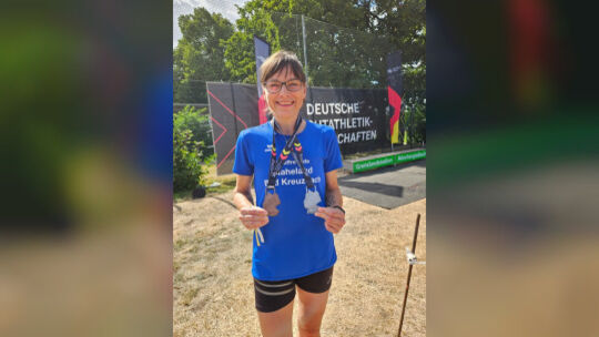 Freut sich über ihre beiden Medaillen bei der Masters-DM: Astrid Eisenbarth von den Lauffreunden Naheland Bad Kreuznach.
