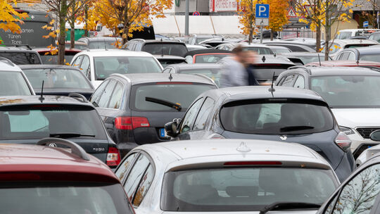 Autoland Rheinland-Pfalz: Im ländlich geprägten Bundesland ist die Pkw-Dichte sehr hoch, nur im Saarland ist sie höher. Das Stat Autoland Rheinland-Pfalz: Im ländlich geprägten Bundesland ist die Pkw-Dichte sehr hoch, nur im Saarland ist sie höher. Das Stat