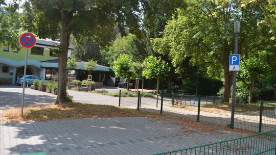 Der Behindertenbeirat entschied sich dafür, alle drei Behindertenparkplätze in der Umgebung des Freibades Bad Münster am Stein b