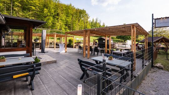 Fabian und Freddy Glück, die jetzt auch den Kiosk im Wildpark Westerwald in Gackenbach betreiben, haben in Arzbach ein Restauran Fabian und Freddy Glück, die jetzt auch den Kiosk im Wildpark Westerwald in Gackenbach betreiben, haben in Arzbach ein Restauran
