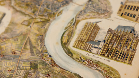 Das erste Rheinpanorama erschien 1825 - erst 1842 wurden nach 300 Jahren Pause die Bauarbeiten am Kölner Dom wiederaufgenommen.