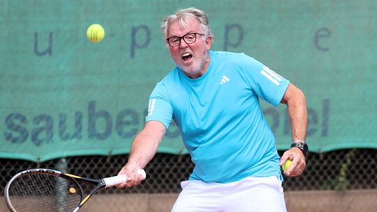 Ulli Gonsberg (TC Rhein-Wied Neuwied) spielte im Feld der Männer 60 um den Turniersieg. Das Deichstadt-Turnier soll auch im komm