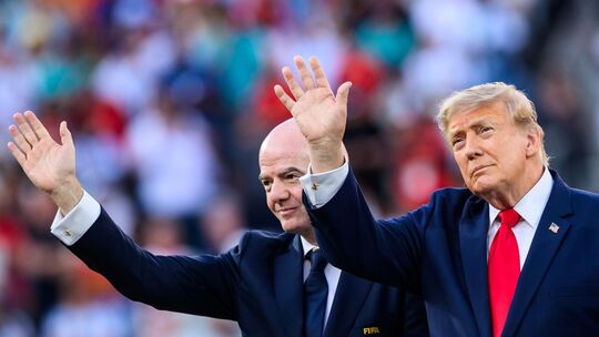 Gianni Infantino (l) und Donald Trump