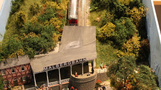 Ein Modell zeigt die Bad Emser Malbergbahn mit dem Blick auf die Talstation. Diese Anlage wurde unter anderem 2020 bei der Lahns