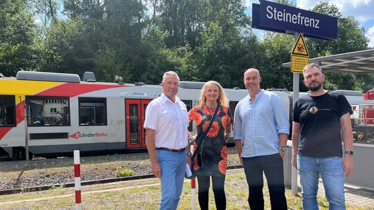 Die Sprecher des Kreisverbands der Grünen (von rechts) Martin Göllnitz, André Butscheike und Alexandra Abresch-Cäsar trafen sich Die Sprecher des Kreisverbands der Grünen (von rechts) Martin Göllnitz, André Butscheike und Alexandra Abresch-Cäsar trafen sich