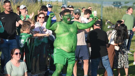 Die enthusiastischen Fans des TuS Roxheim geben alles dafür, dass ihr Team nach dem knapp verpassten Aufstieg in diesem Sommer i