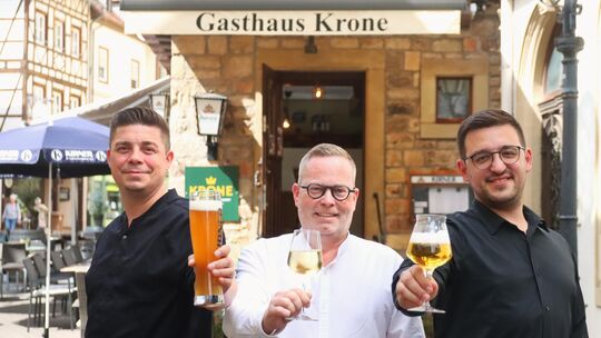 Wollen frischen Wind in das Bad Kreuznacher Gasthaus Krone bringen (von links): Küchenchef James Haas, Co-Geschäftsführer Karl-H