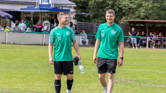 Dennis Kaucher (links) und Felix Ruppenthal haben noch Arbbeit vor sich. Die Trainer des VfR Baumholder müssen dafür sorgen, das Dennis Kaucher (links) und Felix Ruppenthal haben noch Arbbeit vor sich. Die Trainer des VfR Baumholder müssen dafür sorgen, das