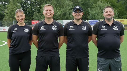 Immendorfs Co-Trainer Julian Schmitz (Zweiter von links) vertrat seinen „Chef“ Marvin Schenk (Dritter von links) bislang beim Ho