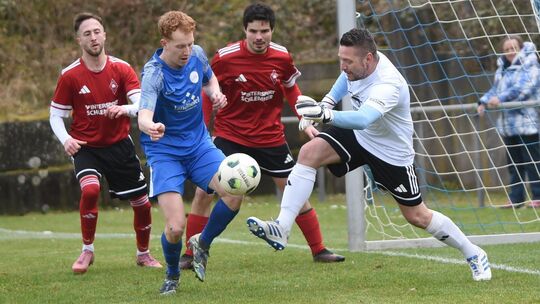 Der FSV Rehborn (rote Trikots) um Torwart Marco Wietrzychowski möchte in der neuen Saison der B-Klasse Bad Kreuznach 1 aufsteige
