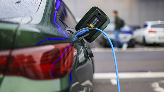 In den vergangenen zehn Jahren hat sich im Sachen Ladeinfrastruktur für E-Autos im nördlichen Rheinland-Pfalz viel getan. Doch v