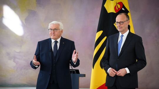 Frank-Walter Steinmeier und Friedrich Merz Frank-Walter Steinmeier und Friedrich Merz