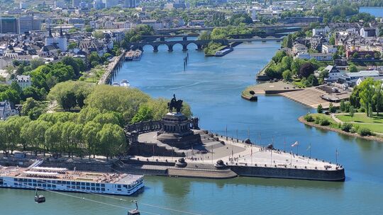 Am Deutschen Eck soll der neue VR Bank Halbmarathon am 18. April 2027 starten und enden.