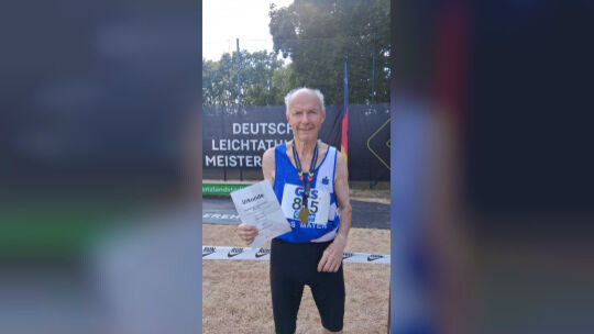 Gold bei der Masters-DM in Mönchengladbach: Der Laubacher Herbert Brück ist zum ersten Mal Deutscher Meister, er siegte im Weits Gold bei der Masters-DM in Mönchengladbach: Der Laubacher Herbert Brück ist zum ersten Mal Deutscher Meister, er siegte im Weits