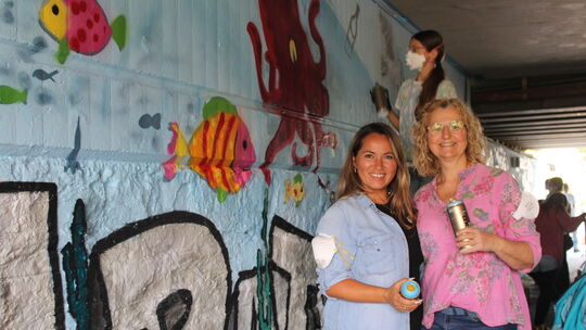 Carola Thor (rechts) und Olga Freund vom Jugendtreff Nassau hielten bei der Organisation des Workshops sämtliche Fäden in der Ha
