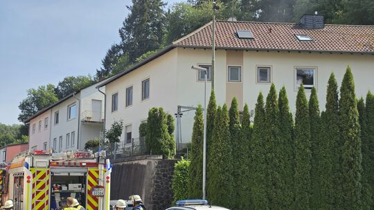 Polizei und Feuerwehr waren sehr schnell vor Ort. Der Brand war rasch gelöscht.