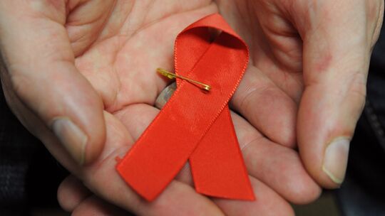 Die Schleife zeigt Solidarität mit HIV-Positiven und Aids-Kranken Die Schleife zeigt Solidarität mit HIV-Positiven und Aids-Kranken