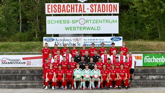 Die Sportfreunde Eisbachtal 2026/2027 mit (oben, von links) Maximilian Janz, Max Olbrich, Lennard Plum, Jonas Kahles, Louis Koll
