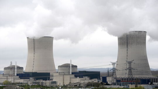 Das Atomkraftwerk Cattenom in Frankreich steht nicht weit von der Landesgrenze zu Deutschland und somit zu Rheinland-Pfalz entfe