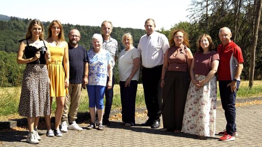 Zufriedene Gesichter bei der Jury zur Wahl der 25. Deutschen Edelsteinmajestät (von links): Die amtierende Edelsteinkönigin Vivi