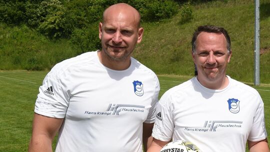 In der Vorsaison blieb der TSV Bockenau II in der B-Klasse ohne einen einzigen Punkt. Trainer Mark Tomschin (rechts) und Spieler