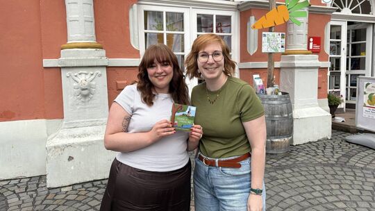 Jasmin Dietzen (links) und Katharina Thewalt bringen gemeinsam ein Kinderbuch raus.