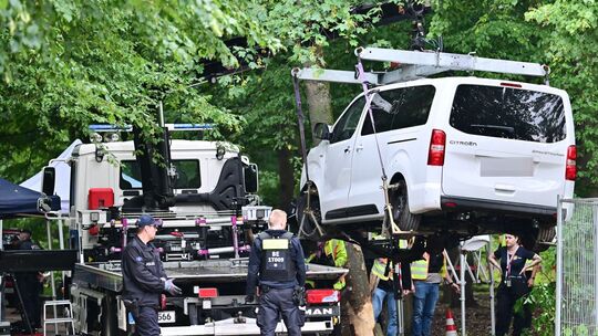 Auto fährt in Menschenmenge - CSD abgebrochen