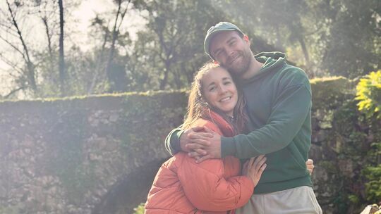 Gemeinsam glücklich irgendwo im Nirgendwo: Lilian Richter und ihr Mann Dave aus dem Westerwald wollen sich auf einem 22 Hektar g