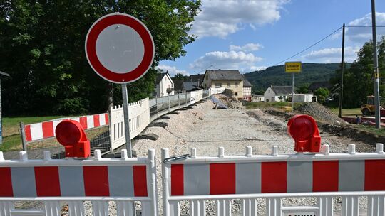 Für alle Fahrzeuge gesperrt ist aktuell die Brücke in Gehlweiler. Damit auch zukünftig der Straßenverkehr über den Simmerbach un
