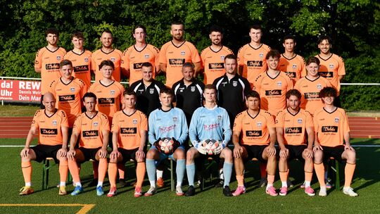 Die Mannschaft des TuS Montabaur, hinten von links: Anass Bouchibti, Jannis Pfau, Rico Brenner, Louis Franz, Dennis Bulut, Phili Die Mannschaft des TuS Montabaur, hinten von links: Anass Bouchibti, Jannis Pfau, Rico Brenner, Louis Franz, Dennis Bulut, Phili