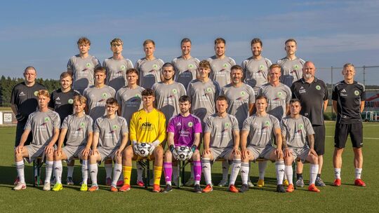 Die Mannschaft der SG Hoher Westerwald Niederroßbach, hinten von links: Lasse Theis, Mika Zerfas, Tim Christian, Peter Ferger, L Die Mannschaft der SG Hoher Westerwald Niederroßbach, hinten von links: Lasse Theis, Mika Zerfas, Tim Christian, Peter Ferger, L
