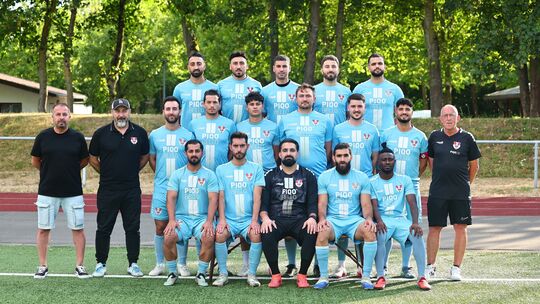 Das Team des SV Türkiyemspor Ransbach-Baumbach mit (hinten von links) Yakub Sucu, Temel Uzun, Aykut Aydin, Antonio Brugnano, Meh Das Team des SV Türkiyemspor Ransbach-Baumbach mit (hinten von links) Yakub Sucu, Temel Uzun, Aykut Aydin, Antonio Brugnano, Meh