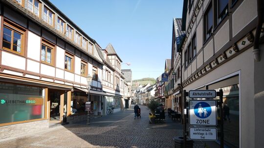 Werden die Geschäfte wie hier in Ahrweiler oder auch Bad Neuenahr zukünftig häufiger an Sonntagen geöffnet sein? Die Gewerbegeme