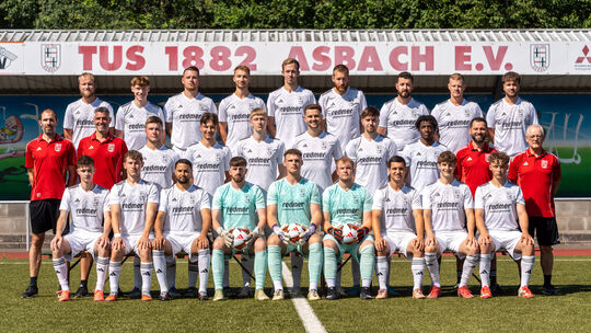 Das Team des TuS Asbach mit (hinten, von links) Moritz Kohr, Moritz Kuhn, Thomas Kriebel, Philipp Germscheid, Benedikt Buda, Ing Das Team des TuS Asbach mit (hinten, von links) Moritz Kohr, Moritz Kuhn, Thomas Kriebel, Philipp Germscheid, Benedikt Buda, Ing