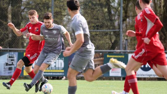 Der CSV Neuwied (graue Trikots) und der SV Melsbach werden auch in der kommenden Runde wieder in der Kreisliga B3 aufeinandertre