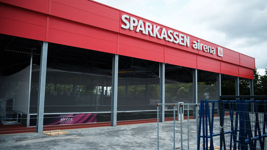 Die Sparkassen-Airena in Koblenz bietet in naher Zukunft mehrere meist kostenpflichtige Angebote für Freizeitsportler. Die Sparkassen-Airena in Koblenz bietet in naher Zukunft mehrere meist kostenpflichtige Angebote für Freizeitsportler.