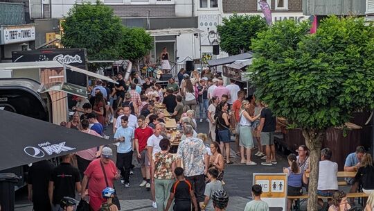 Die Foodtruck-Meile in der Betzdorfer Innenstadt war im vergangenen Jahr gut besucht.