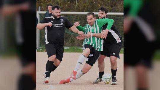 Der Bollenbacher SV II (grüne Trikots) und die SG Bergen/Berschweiler werden sich auch in der neuen Spielzeit gegenüberstehen. A Der Bollenbacher SV II (grüne Trikots) und die SG Bergen/Berschweiler werden sich auch in der neuen Spielzeit gegenüberstehen. A