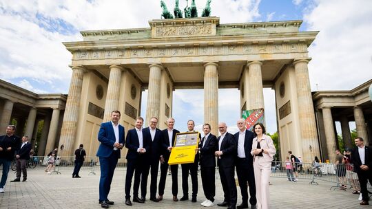 Übergabe Bewerbung um Start der Tour de France 2029 Übergabe Bewerbung um Start der Tour de France 2029